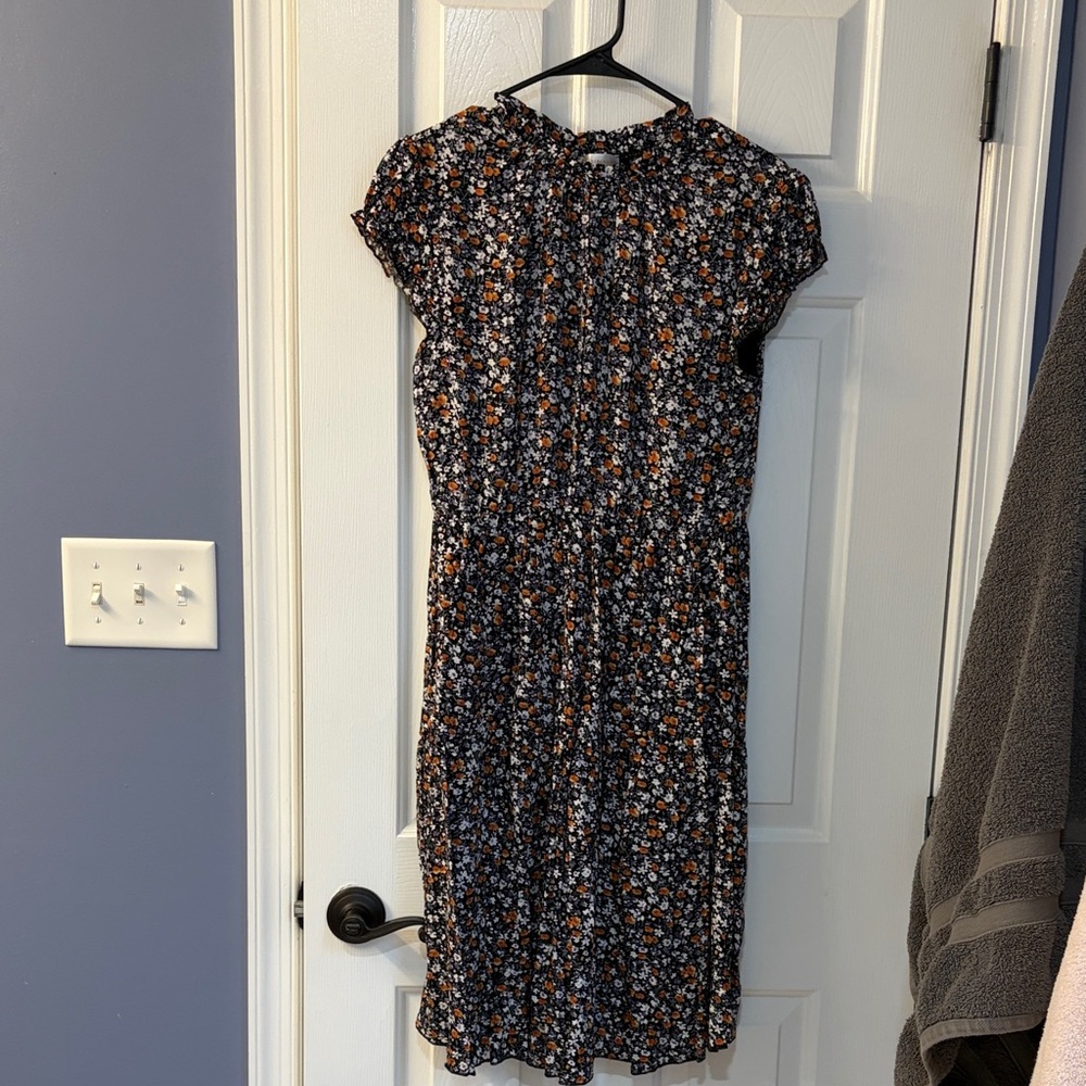 Chic Floral Midi Dress in Black and Orange